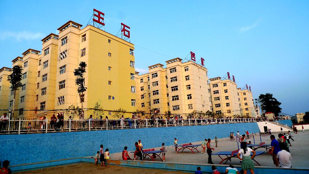 日落西山紅霞飛