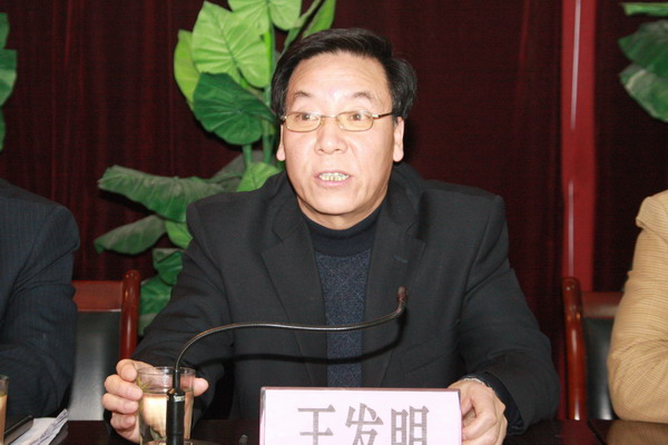 銅川礦業(yè)公司紀委副書記、銅川市預防職務犯罪工作網(wǎng)絡中心副主任王發(fā)明同志在會上講話