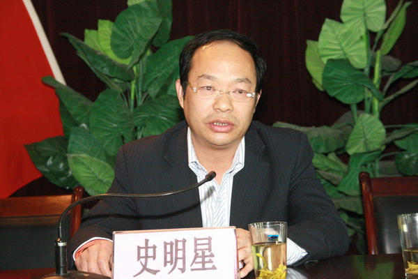 銅川市人民檢察院預防職務犯罪處處長史明星同志進行知識講座