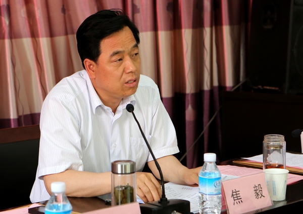 耀州區(qū)區(qū)委書記焦毅在會(huì)上講話