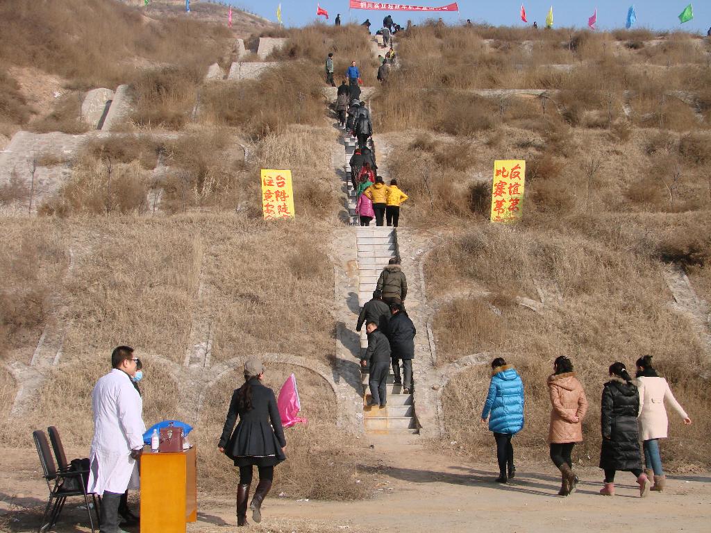 實業(yè)三里洞社區(qū)職工越野“迎新年”