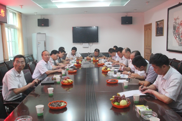 陜煤化實(shí)業(yè)集團(tuán)的工作人員發(fā)放測(cè)評(píng)表進(jìn)行服務(wù)滿意度調(diào)查 陜煤化實(shí)業(yè)集團(tuán)的工作人員發(fā)放測(cè)評(píng)表進(jìn)行服務(wù)滿意度調(diào)查