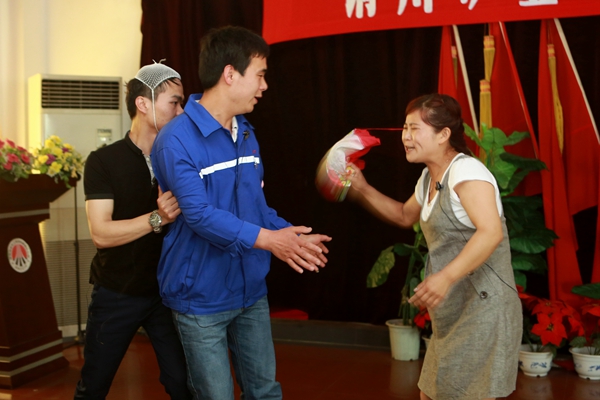 東坡礦小品《安全第一，一馬當先》