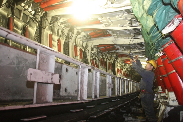 現(xiàn)代化的一次采全高綜采工作面