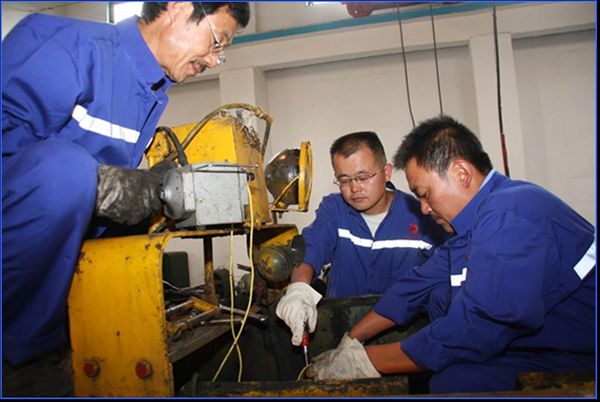 基層黨員干部積極投身治虧創(chuàng)效，超前維護電氣設備