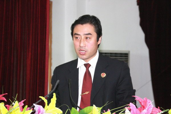 耀州區(qū)人民檢察院預防職務犯罪科科長李玉峰同志代表檢察干部做表態(tài)發(fā)言