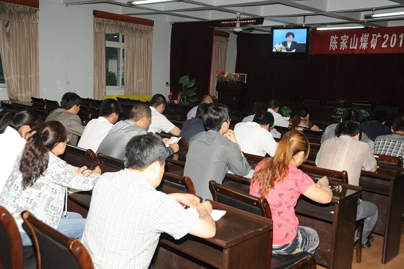 積極分子學(xué)習(xí)現(xiàn)場